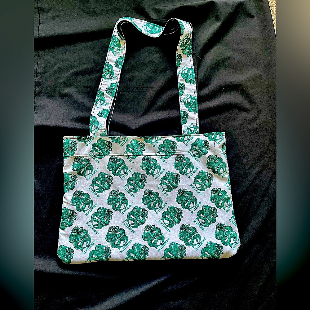 SLYTHERIN TOTE🖤🐍💚